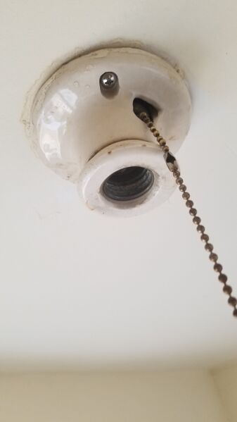 File:A pull switch for a ceiling light.jpg