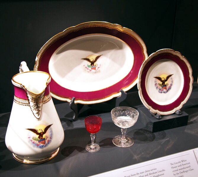 File:Lincoln White House service set 1861 - Smithsonian Museum of Natural History - 2012-05-15.jpg