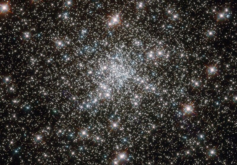 File:NGC 6752 HST.jpg