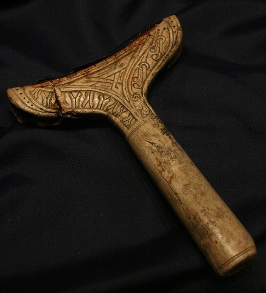 File:Sami rune drum hammer history museum Oslo.jpg