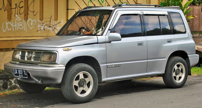 File:Suzuki Sidekick (front), Denpasar.jpg