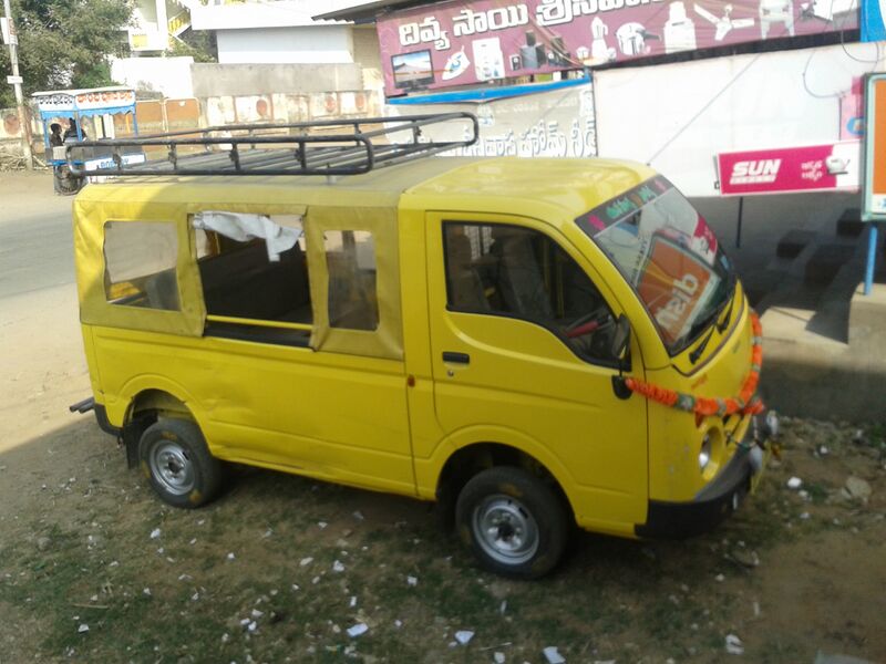 File:Yellow color minivan 2013-12-30 18-58.jpg