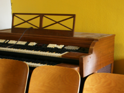 Baldwin Electronic Organ - model unknown (clipped).png