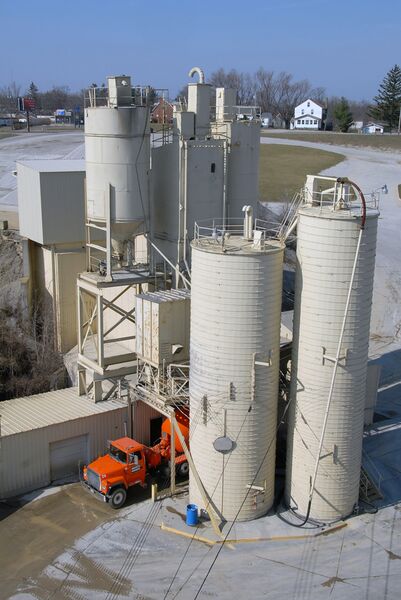 File:Concrete plant in Mansfield, Ohio.jpg