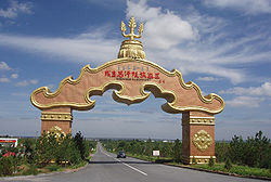 GhinggisKhanMausoleumGate.jpg