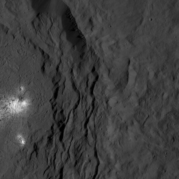 File:PIA20831-Ceres-DwarfPlanet-Dawn-4thMapOrbit-LAMO-image131-20160616.jpg