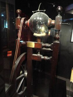 Benjamin Franklin's electrostatic generator, maker unknown, c. 1745 - DSC06559.JPG