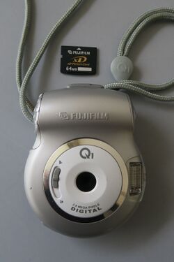 Fujifilm digital Q1 compact camera 02.JPG