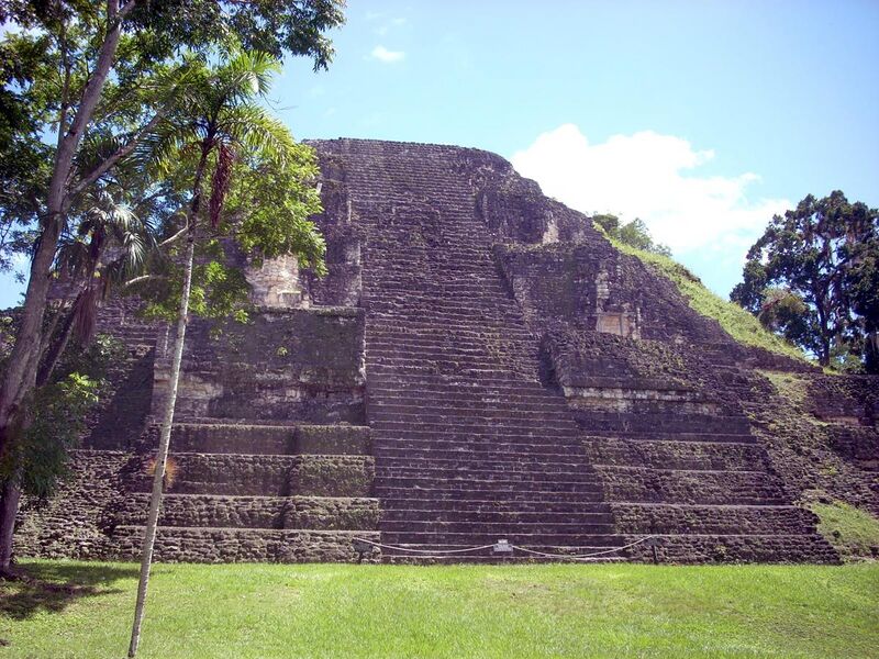 File:Mundo Perdido pyramid 5C-54, Tikal.jpg