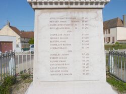 Pagny le Chateau monument morts 002b.jpg
