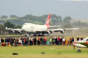 Qantas (VH-OJA) Boeing 747-438 makes its final ever landing at Illawarra Regional Airport.jpg