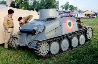 R-1 Romanian tank reconstruction 2.jpg