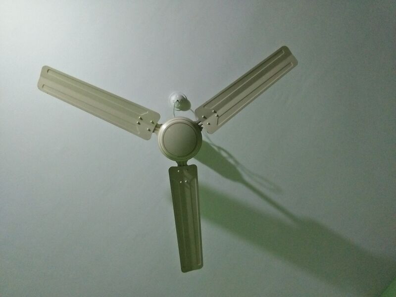 File:White Ceiling fan.jpg