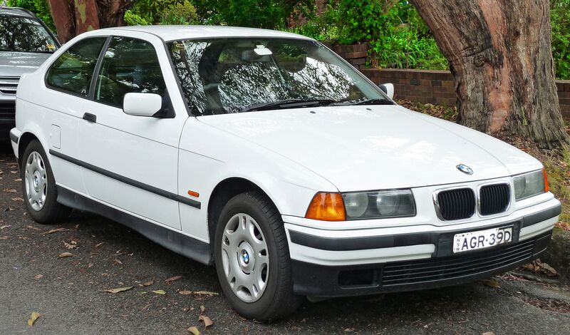 File:1998 BMW 316i (E36) hatchback (2011-11-18) 01.jpg