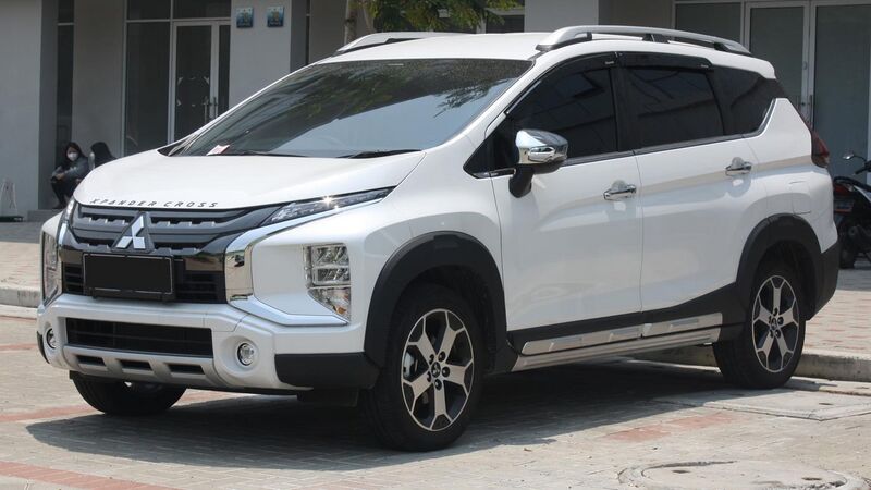 File:2021 Mitsubishi Xpander Cross Premium Package (Indonesia) front view.jpg