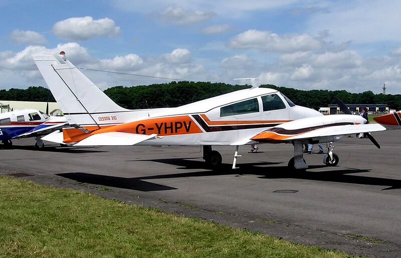 File:Cessna.310n.g-yhpv.arp.jpg