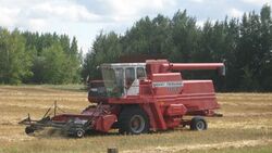 Massey-Ferguson 860 sp combine.jpg