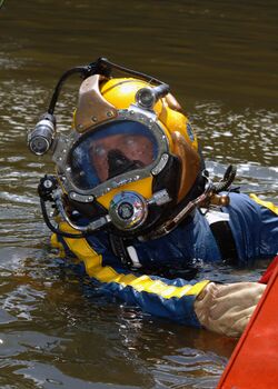 US Navy 070811-N-3093M-005 Chief Navy Diver Scott Maynard attached to Mobile Diving and Salvage Unit (MDSU) 2 from Naval Amphibious Base Little Creek, Va., prepares to leave the surface on a salvage dive in the Mississippi Rive.jpg