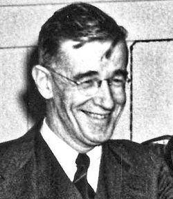 Vannevar Bush 1940 (crop).jpg