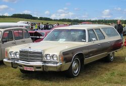 Chrysler Town & Country (1977).JPG