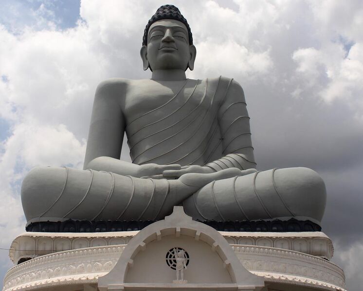 File:Dhyan Buddha Statue, Amaravathi.jpg