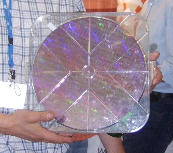 File:ICC 2008 Poland Silicon Wafer 1 edit.png