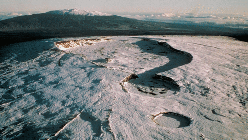 File:Mokuaweoweo from the air.gif