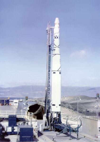 File:Thor Agena B with Discoverer 37 on launch pad (Jan. 13 1962).jpg